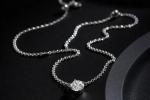 freepik__a-closeup-of-a-diamond-necklace-with-a-heartshaped__20972